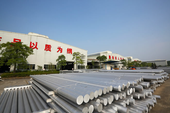 鋁型材熔鑄車間-成品鋁棒場(chǎng)地-工業(yè)鋁型材生產(chǎn)廠家